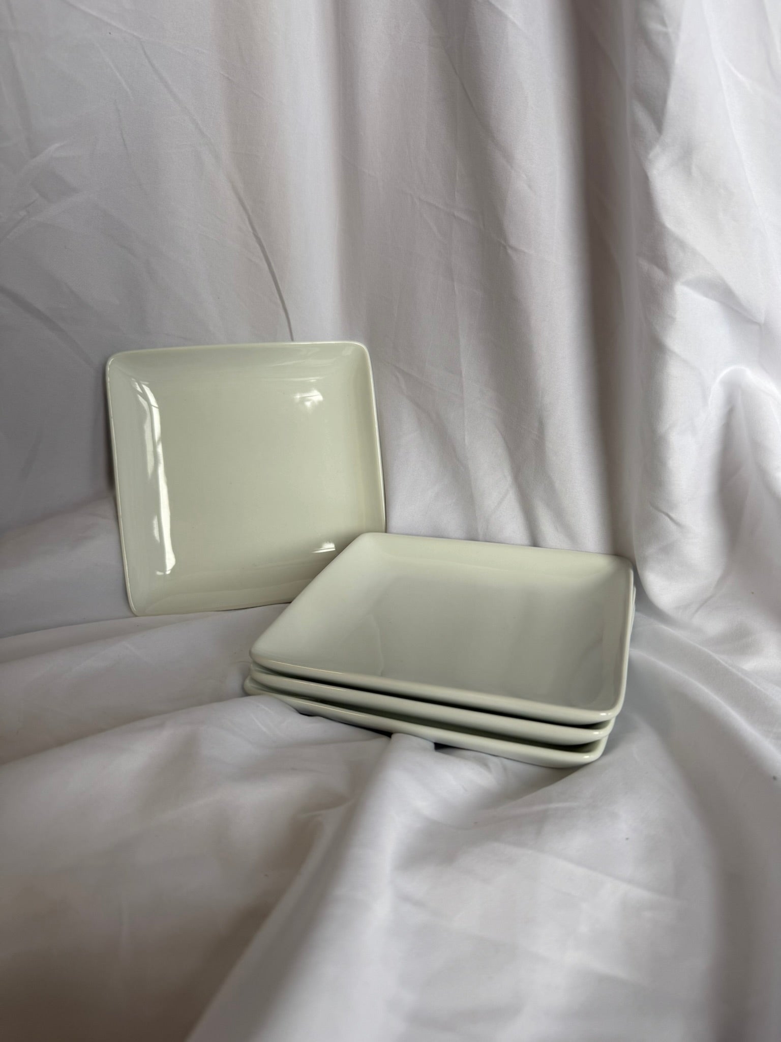 WHITE SQUARE DESSERT PLATES SET OF 4