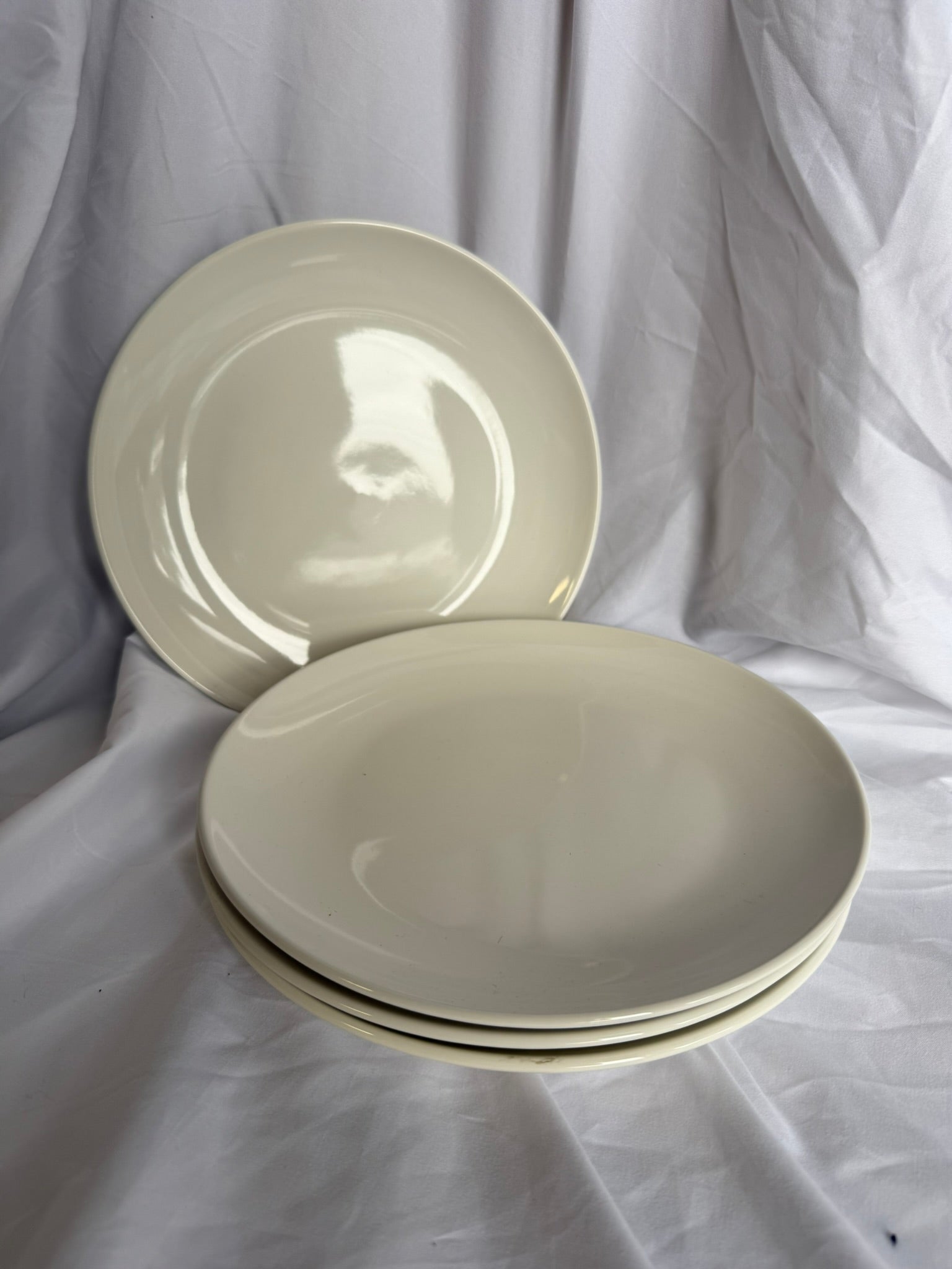 CREAM ROUND DINNER PLATES SET OF 4