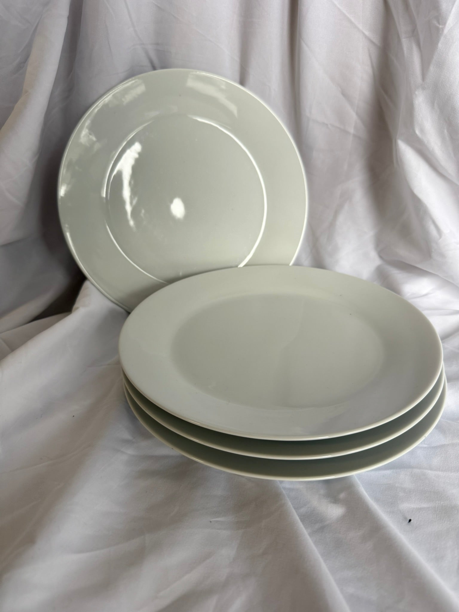 WHITE ROUND DESSERT PLATES SET OF 4