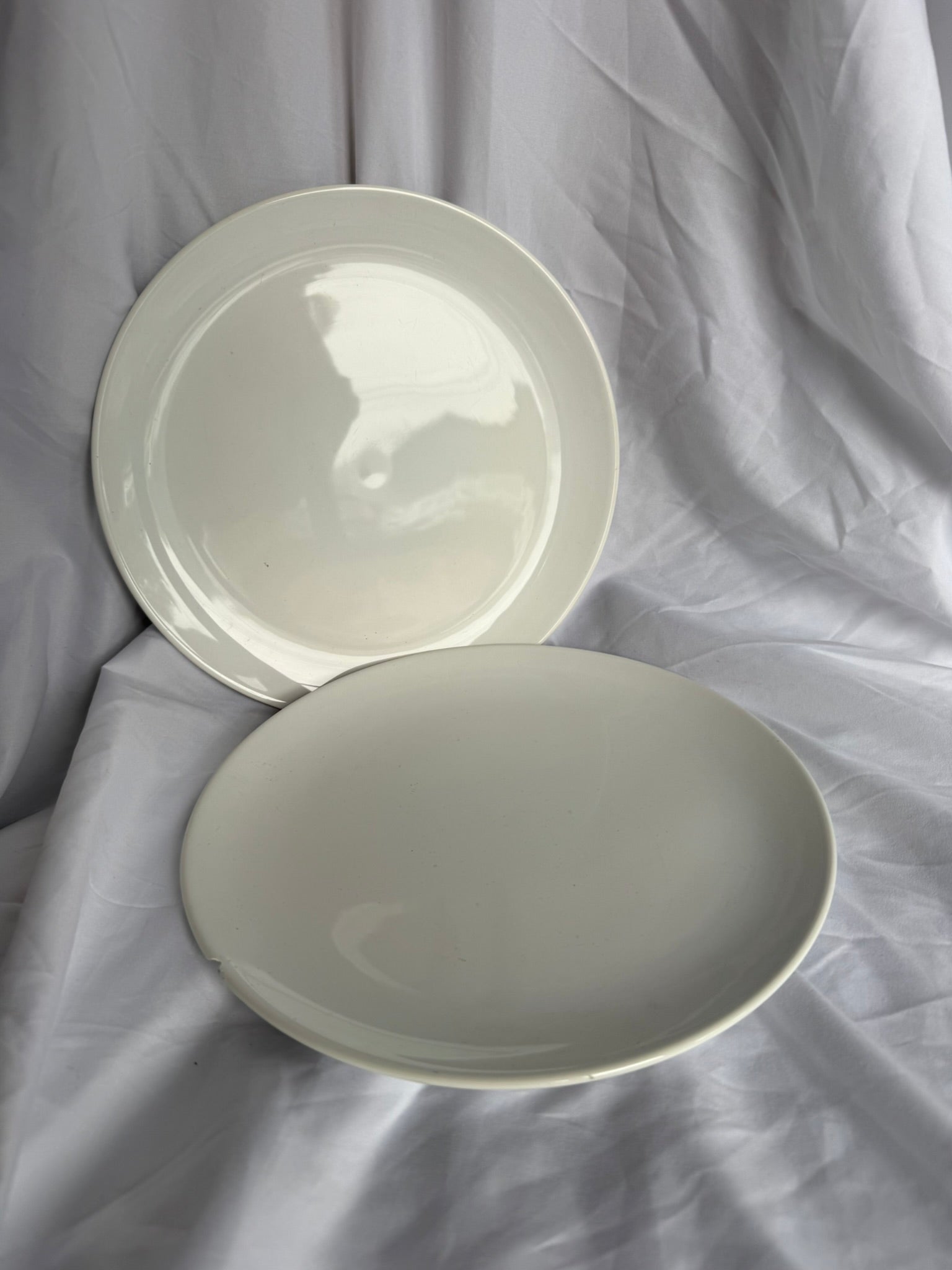 WHITE ROUND SALAD PLATES SET OF 2