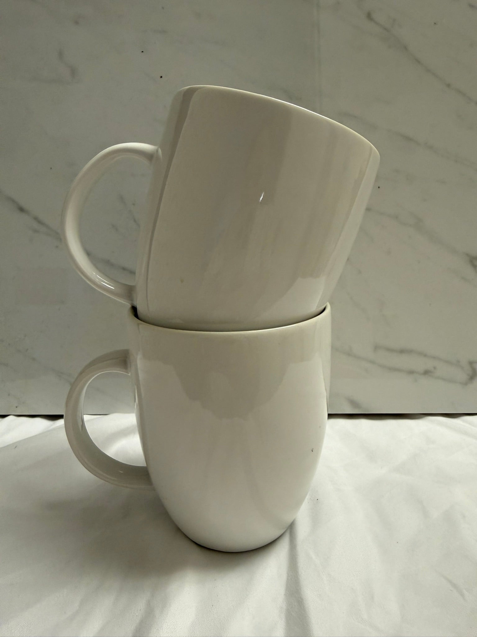 WHITE MUG WITH ROUND HANDLE SET OF 2