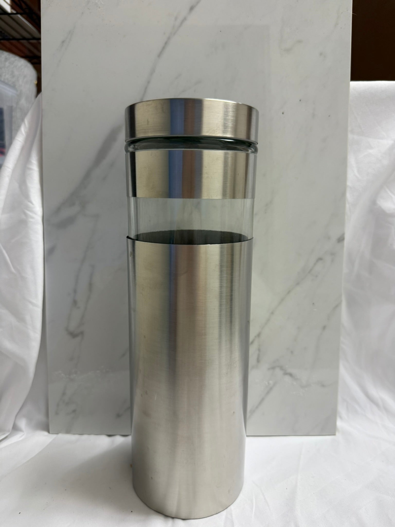 SLEEK STORAGE CONTAINER