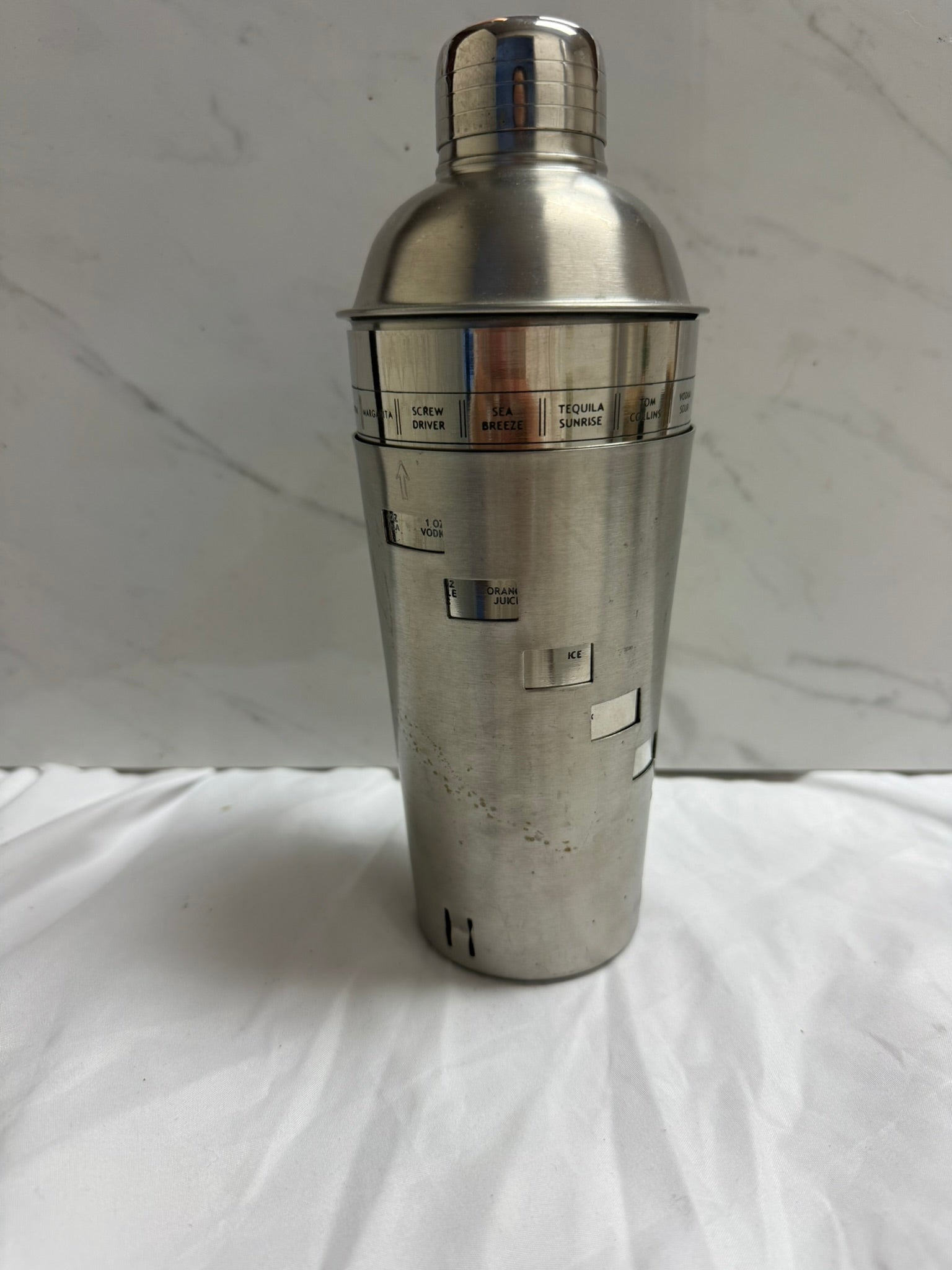 Cocktail Shaker with Ingredient Markers