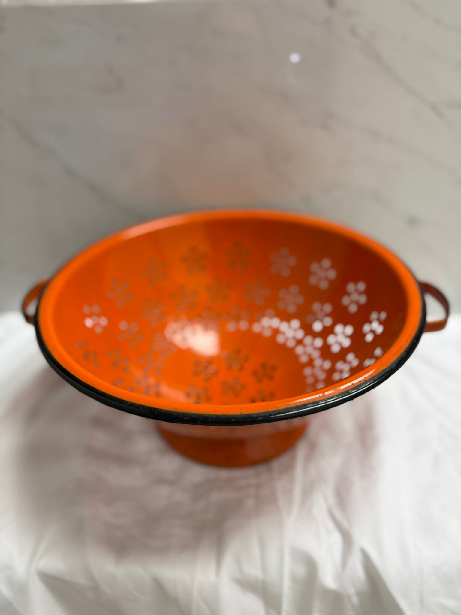ORANGE RETRO COLANDER