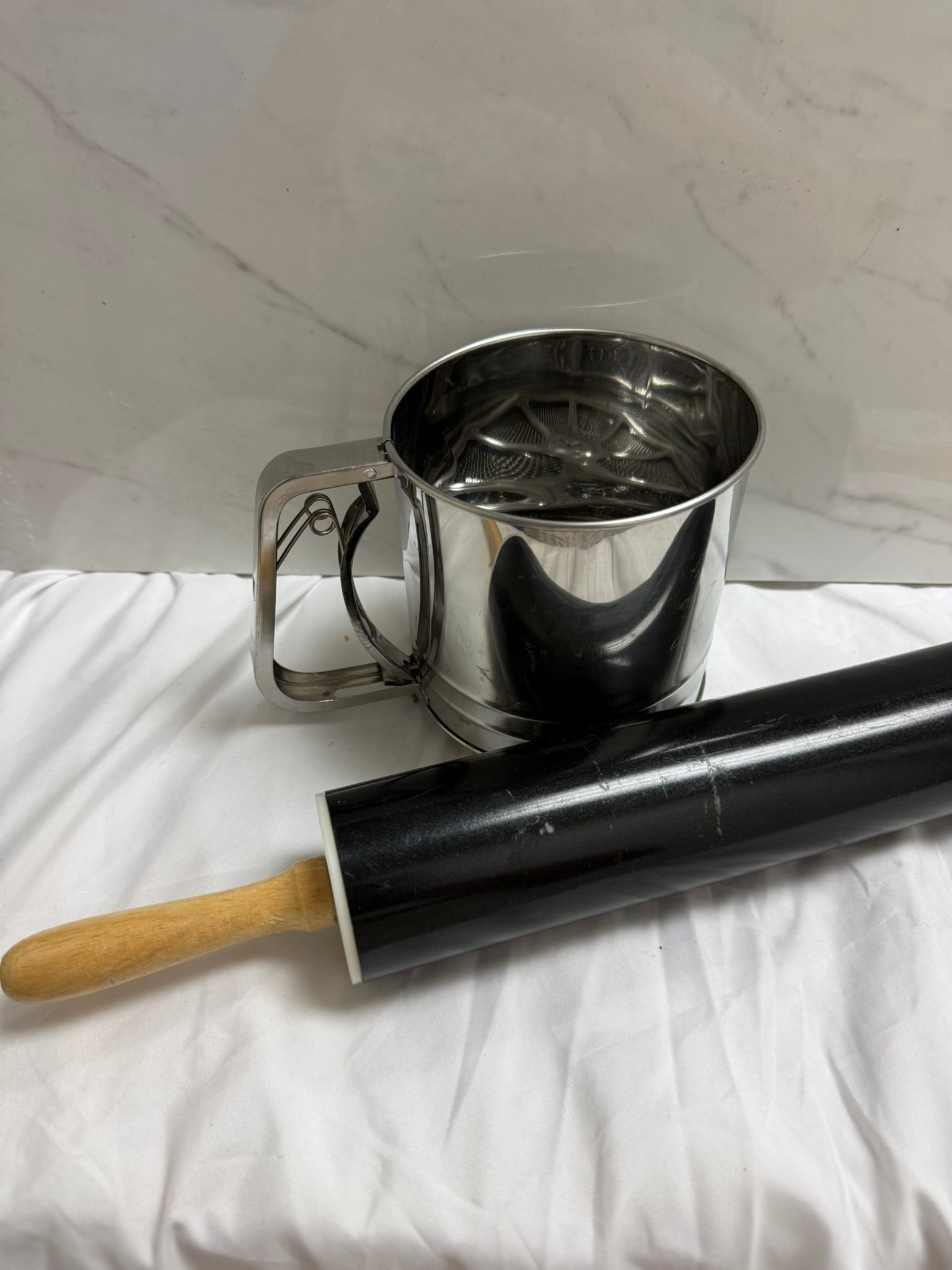 ROLLING PIN AND FLOUR SIFTER