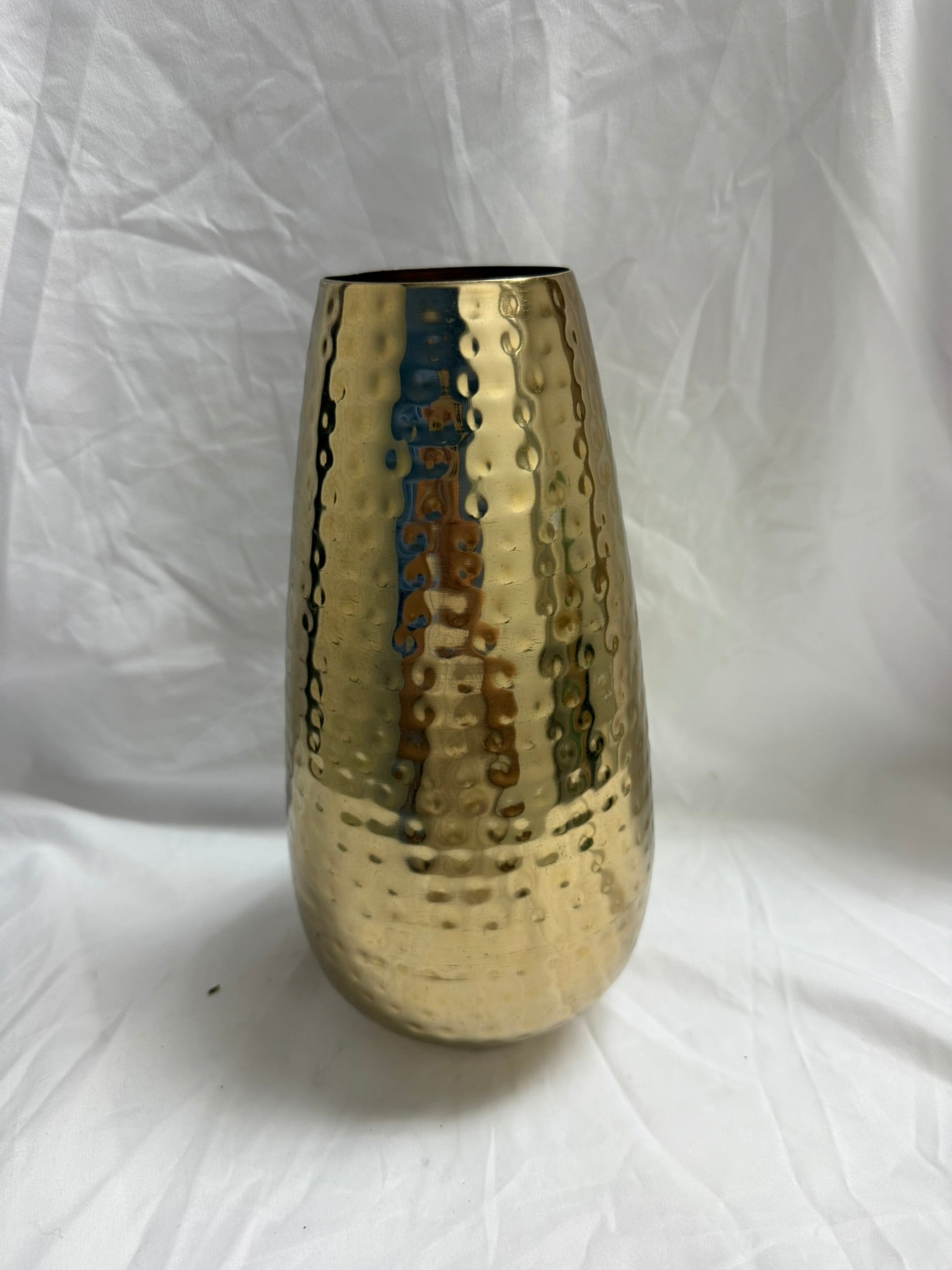 ROUND HAMMERED VASE