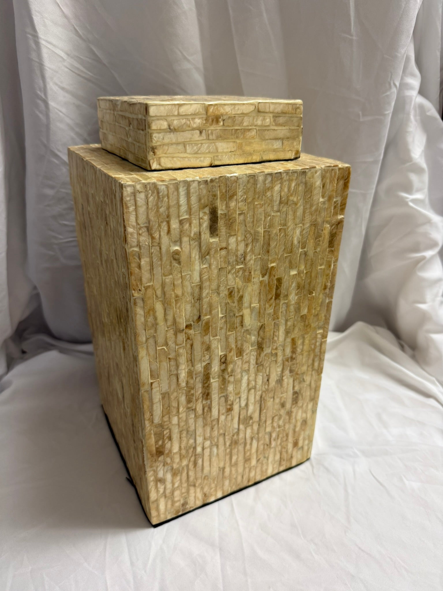 SEASHELL INSPIRED VASE WITH LID