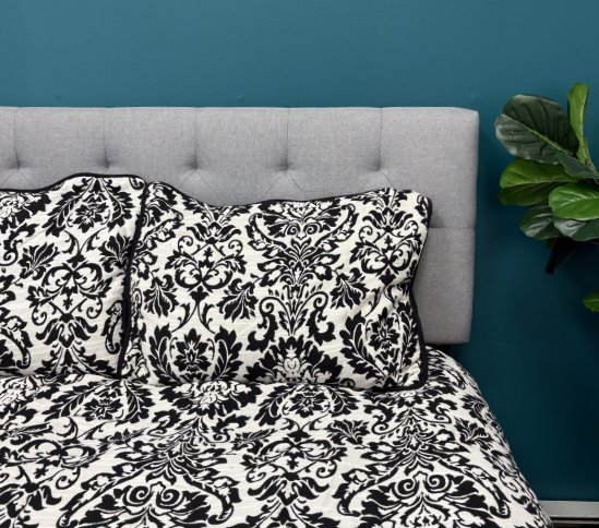 BLACK AND WHITE DAMASK BEDSPREAD