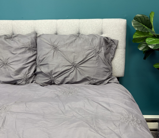 GREY PINCHED FLOWERS BEDSPREAD