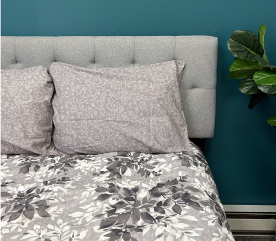 GREY FLORAL PATTERNED BEDSPREAD