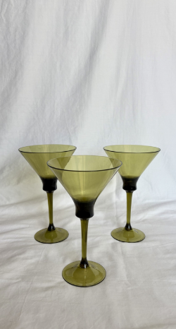GREEN PLASTIC MARTINI GLASSES SET OF 3