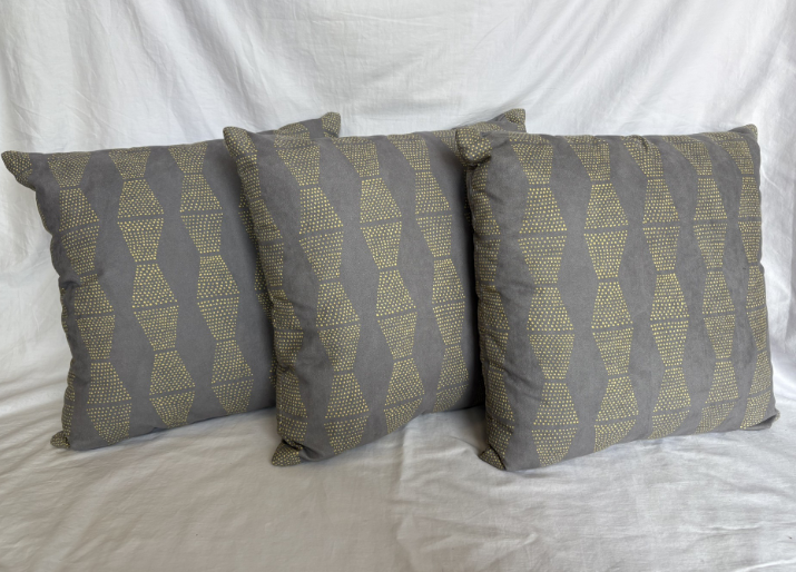 GREY WITH DOTS PATTERNED PILLOWS SET OF 3