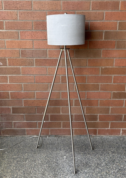 SILVER LEGGED TRI-POD FLOOR LAMP (SINGLE)