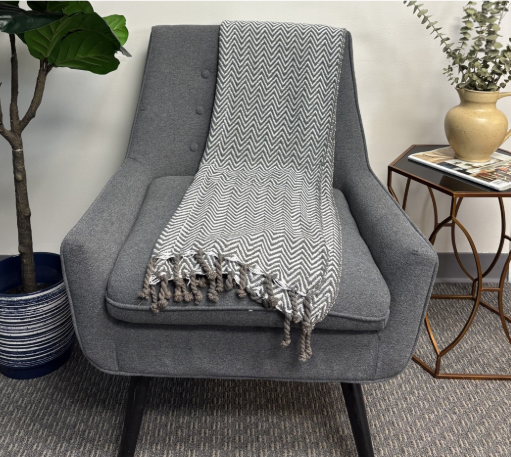 GREY CHEVRON PATTERNED BLANKET